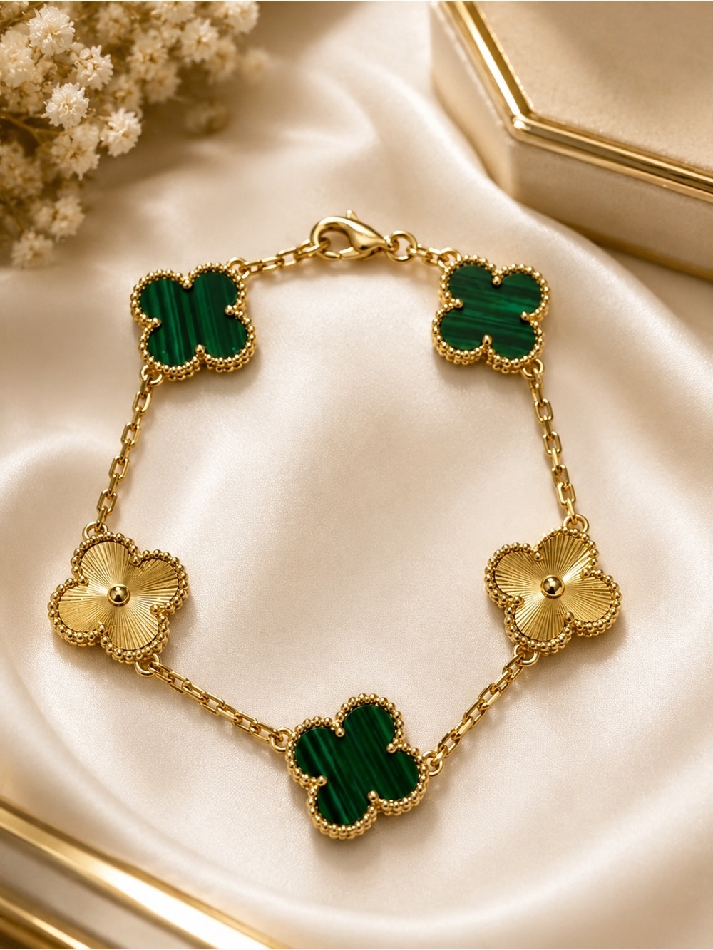 Alternating Green Malachite Clover Bracelet – Gold Tone | Stainless Steel